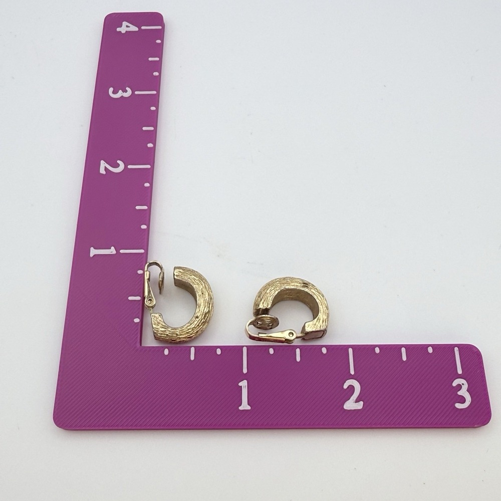 Avon Gold Tone Textured Bark Clip On Earrings Half Hoop J-Hoop Fashion Jewelry - Picture 8 of 14